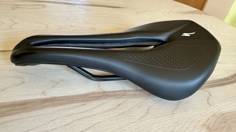 Sedlo Specialized Power Comp, 143 mm