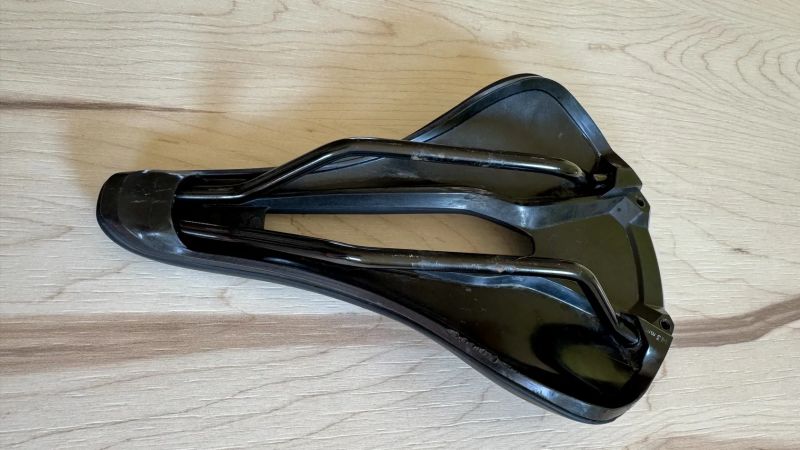 Sedlo Specialized Power Comp, 143 mm