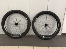 Zapletená kola Funn Fantom AM40 29” Boost + Schwalbe Albert Trail + Tannus Armour
