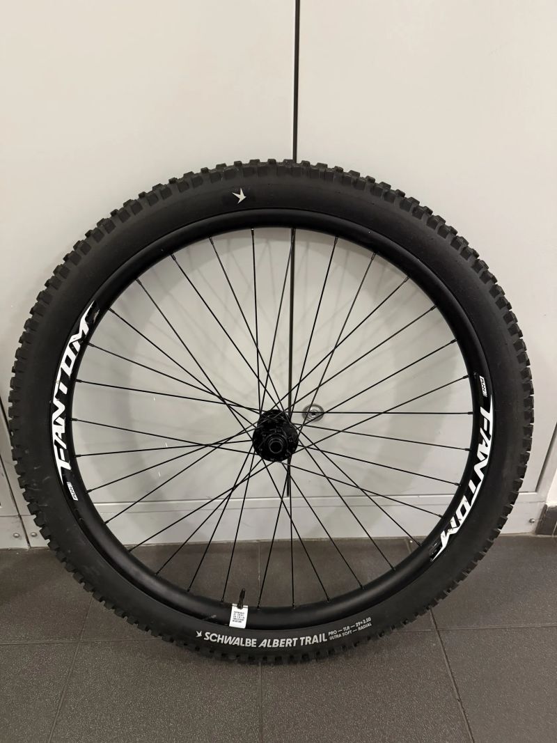 Zapletená kola Funn Fantom AM40 29” Boost + Schwalbe Albert Trail + Tannus Armour