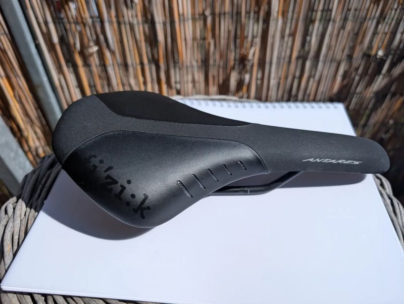 Sedlo Fizik Antares R5 140 mm 