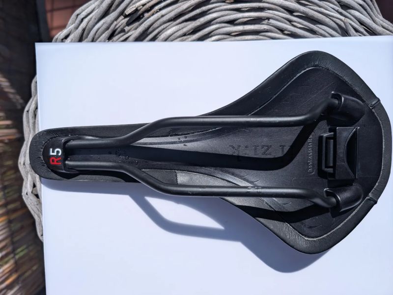 Sedlo Fizik Antares R5 140 mm 