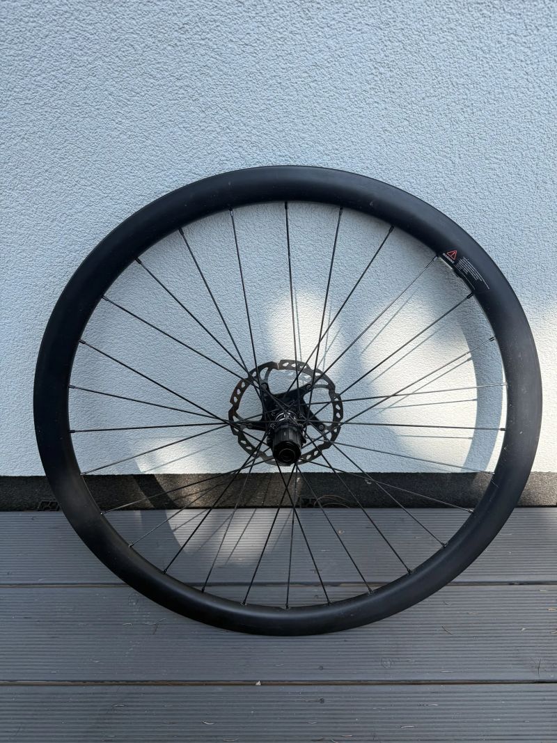 Zadní karbon kolo dt350