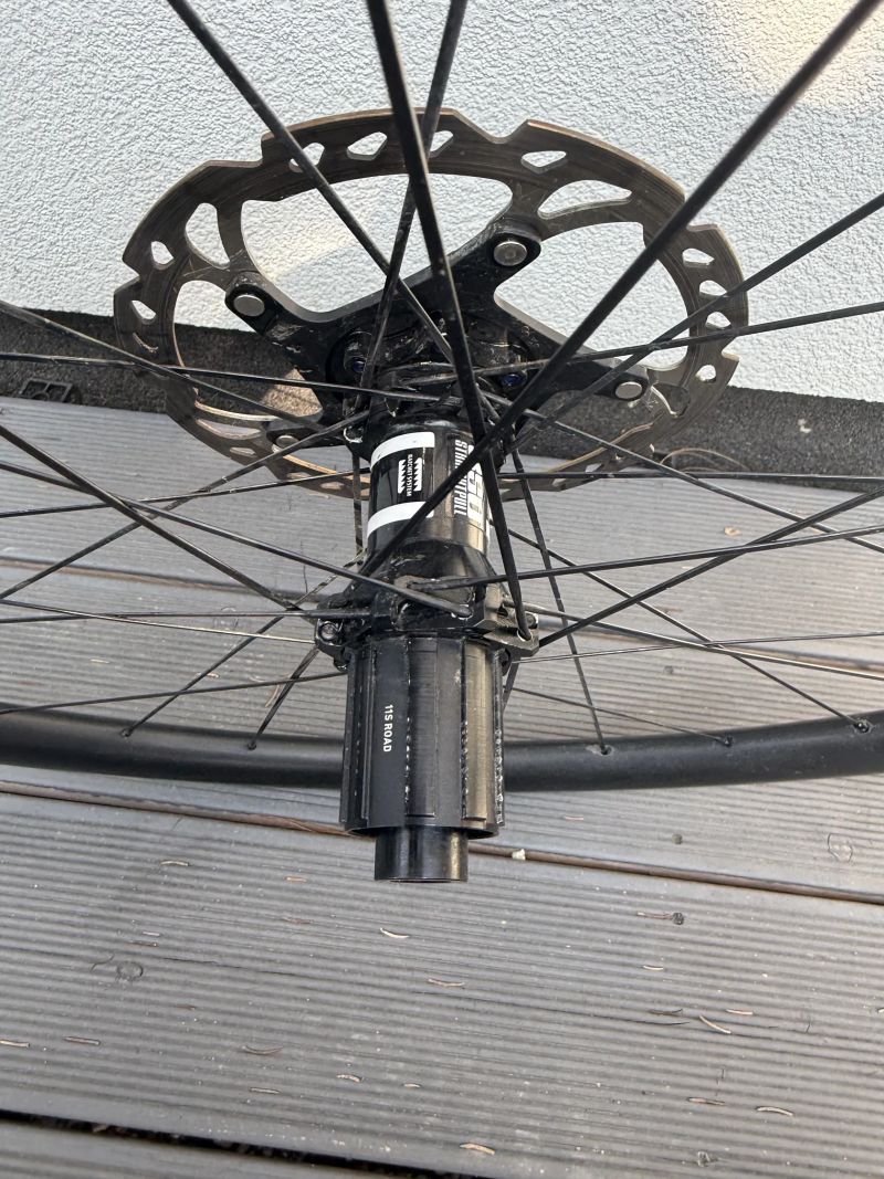 Zadní karbon kolo dt350