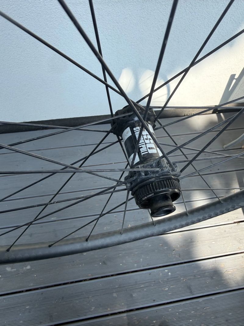 Přední silniční/Gravel Carbon kolo