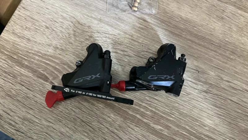 Brzdové třmeny GRX400 + silniční třmen BR-RS785 