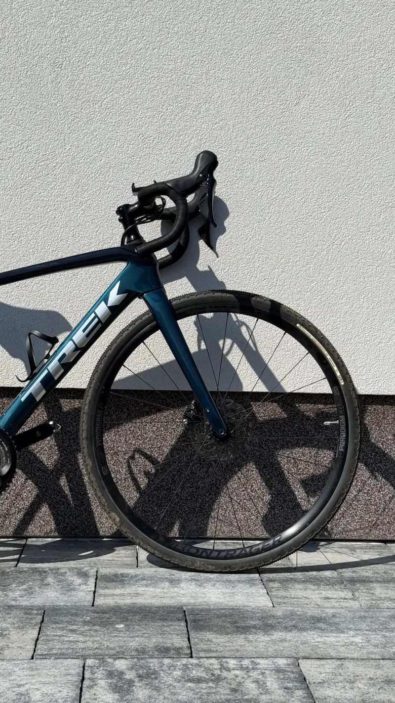 Trek Domane Sl (karbon) - Shimano 105 - vel. 50 (158-165cm)