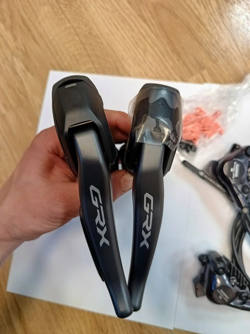 Řadicí a brzdové páky Shimano GRX Di2 ST-RX825 - BR-RX820 1x12s