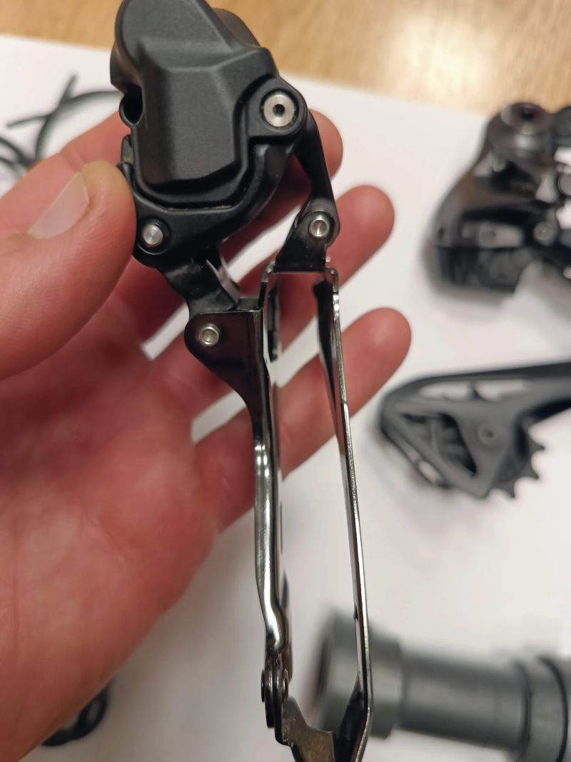 Část sady Shimano Ultegra Di2 R8170 2x12 - záruka funkčnosti