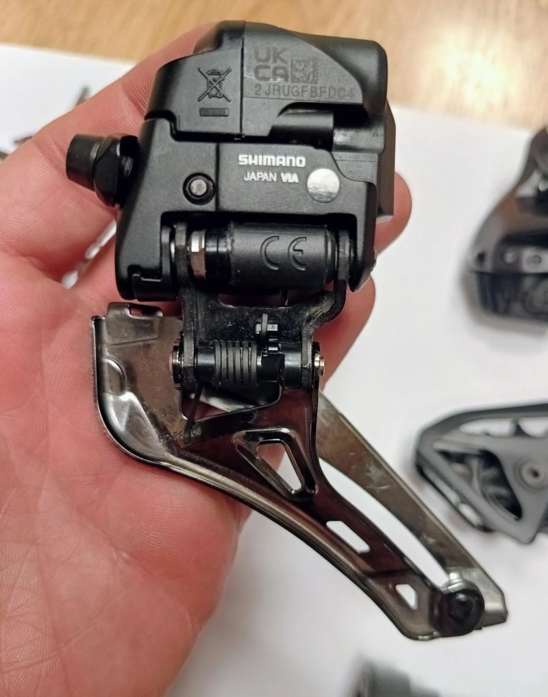 Část sady Shimano Ultegra Di2 R8170 2x12 - záruka funkčnosti