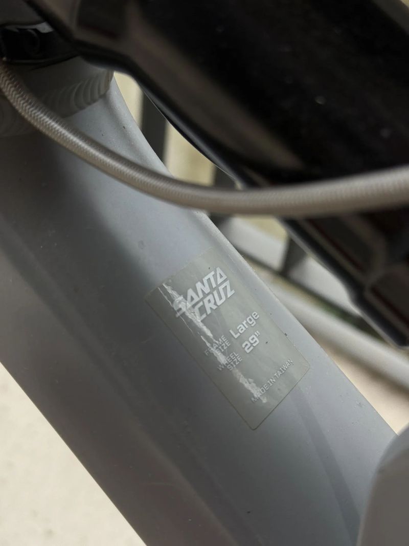 Santa Cruz Hightower AL 2021 L – top osazení, Hope V4, X01 Eagle