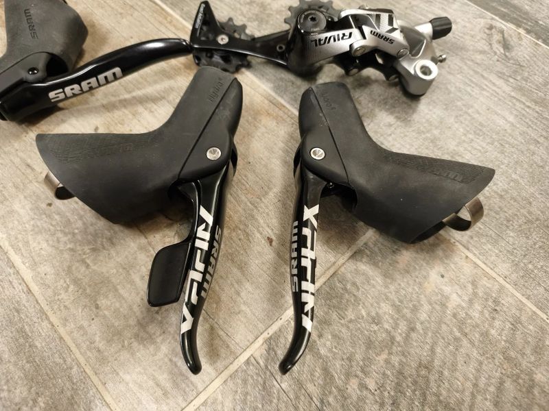 gravel silniční sada SRAM 1x11 přehazovačka SRAM Rival 11 Type 3.0 a páky SRAM APEX HydroR