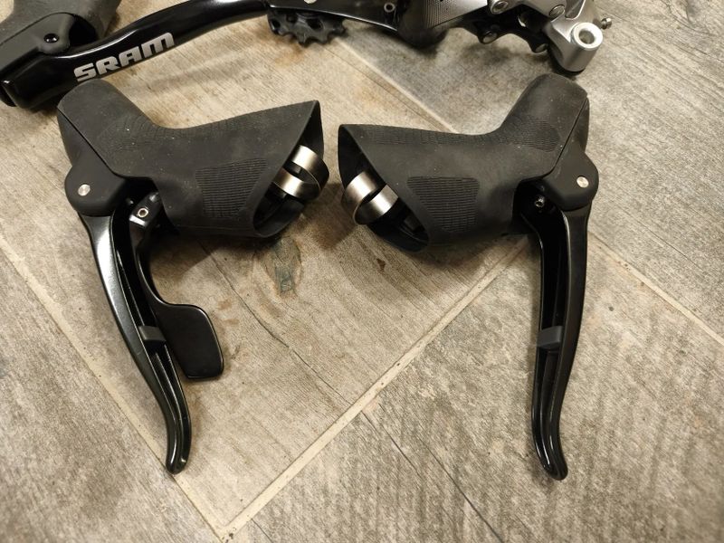 gravel silniční sada SRAM 1x11 přehazovačka SRAM Rival 11 Type 3.0 a páky SRAM APEX HydroR