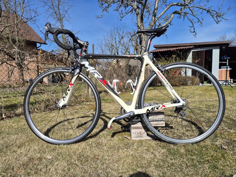 Karbonové silniční kolo MRX