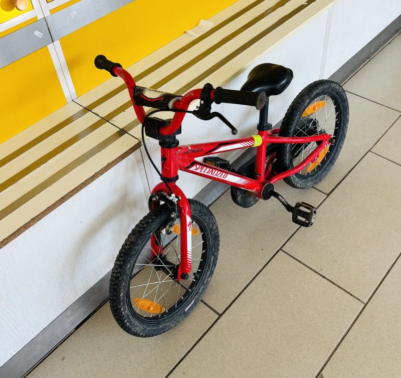 Plně funkční dětské kolo Specialized Hotrock 16" - lehké hliníkové, kvalitní značka