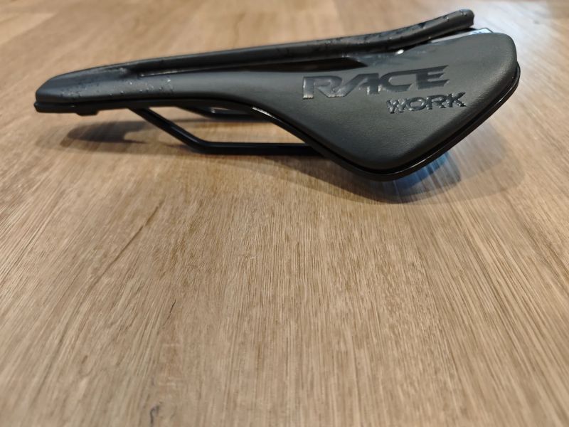 Prodám různá nepoužitá sedla na kolo 