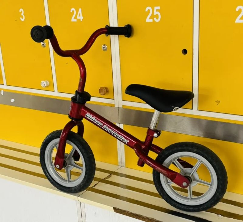  dětské odrážedlo Chicco Red Bullet.