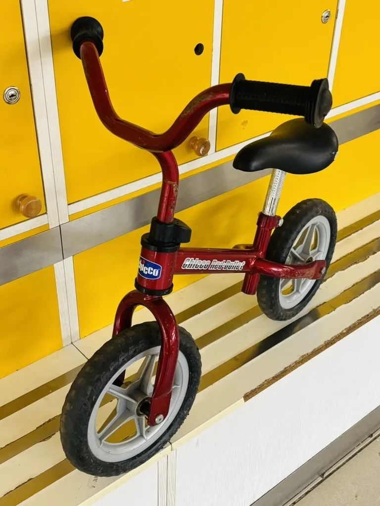  dětské odrážedlo Chicco Red Bullet.