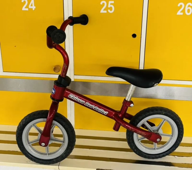  dětské odrážedlo Chicco Red Bullet.