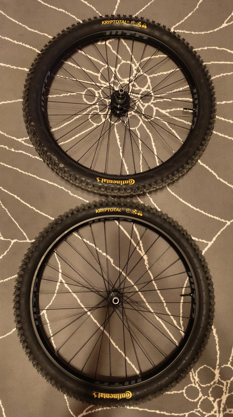 Nové Enduro vypletené kola včetně nových plášťů (WTB+Shimano 8100+Continental)