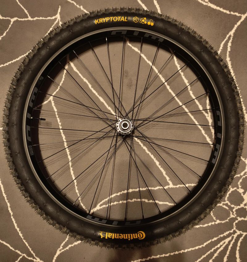 Nové Enduro vypletené kola včetně nových plášťů (WTB+Shimano 8100+Continental)