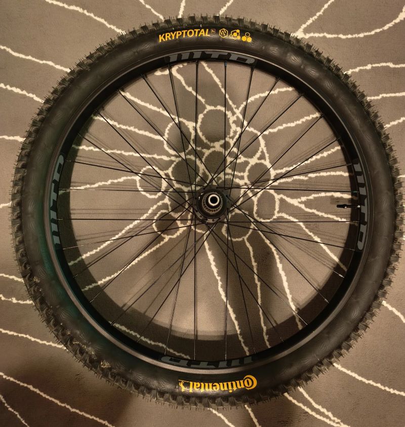 Nové Enduro vypletené kola včetně nových plášťů (WTB+Shimano 8100+Continental)