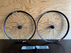 Enduro/FR-29 Boost-DT Swiss FR 541, naba predni DT 350, zadni nová DT 370 Ratchet 36, Sapim draty 