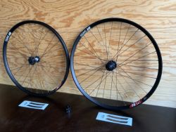 Enduro/FR- 29 Boost- DT Swiss FR 541, naby DT 350 a zadni nova 370 Ratchet 36, Sapim draty a niple