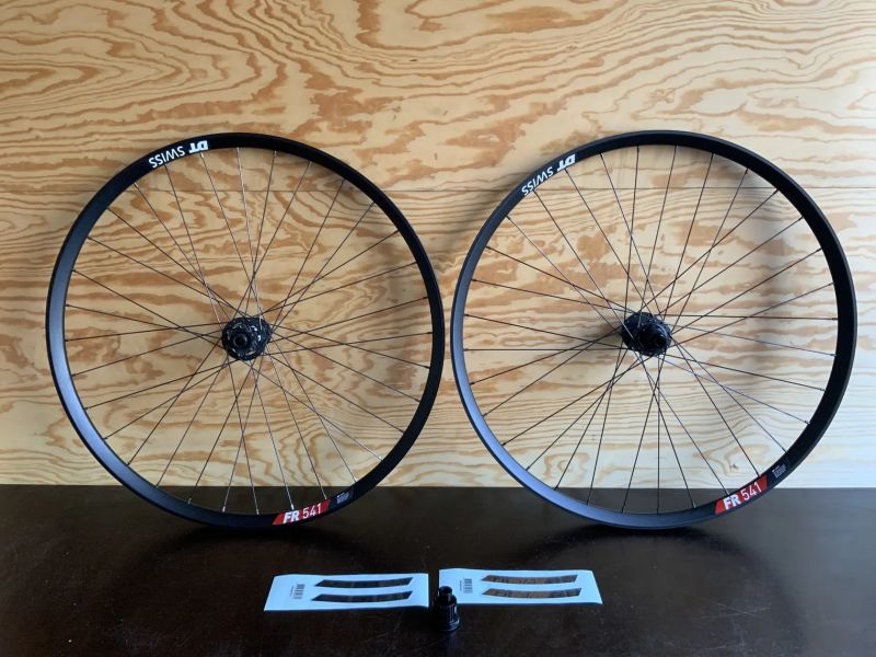 Enduro/FR-29 Boost-DT Swiss FR 541, naba predni DT 350, zadni nová DT 370 Ratchet 36, Sapim draty 