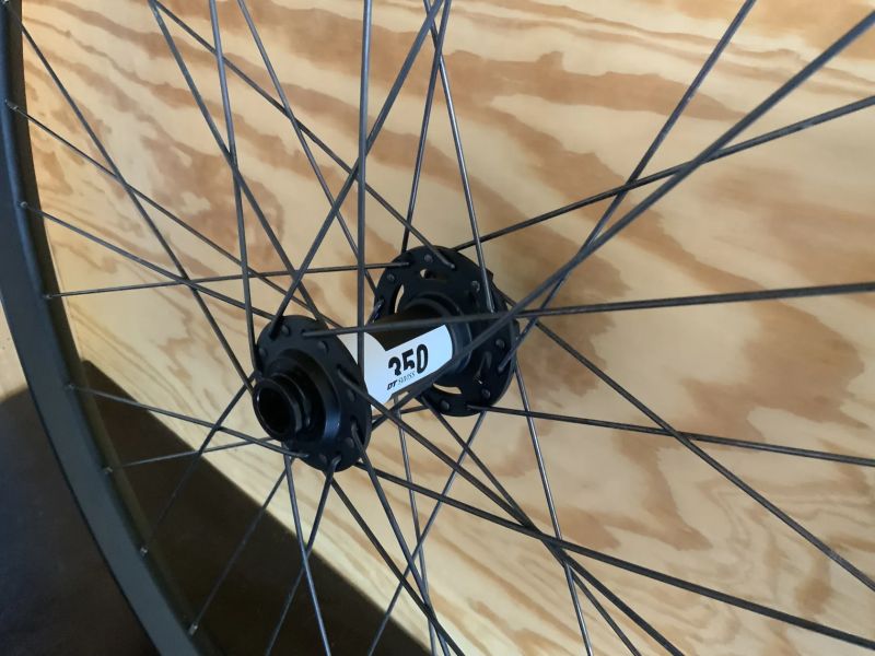 Enduro/FR-29 Boost-DT Swiss FR 541, naba predni DT 350, zadni nová DT 370 Ratchet 36, Sapim draty 