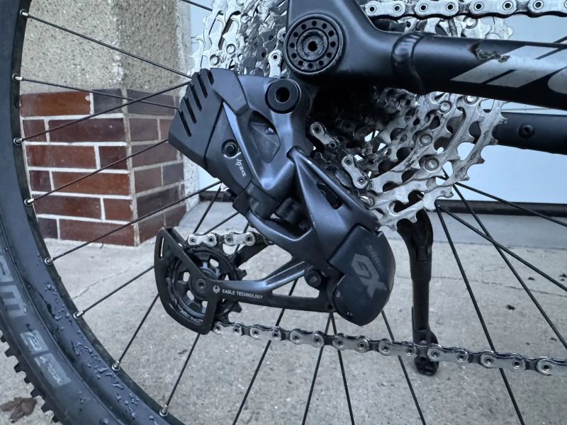 Elektrokolo Apache Hupahu Bosch CX gen. 4, 625 Wh, velikost L, elektrické řazení SRAM GX AXS, 29"