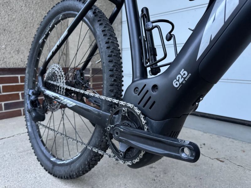 Elektrokolo Apache Hupahu Bosch CX gen. 4, 625 Wh, velikost L, elektrické řazení SRAM GX AXS, 29"