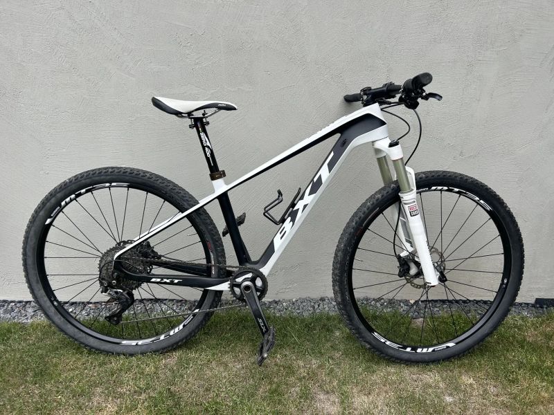 Dámské, dětské karbonové kolo 11kg, špičkové osazení, pro 150-165cm,Praha