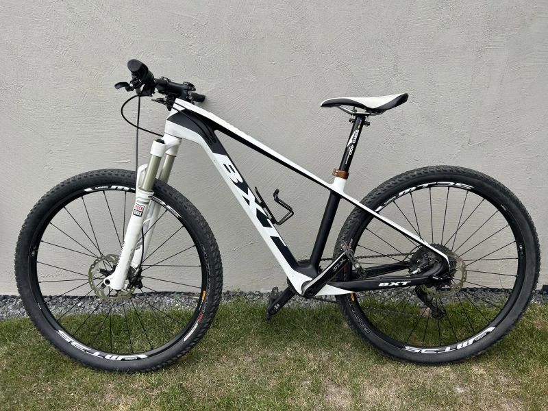 Dámské, dětské karbonové kolo 11kg, špičkové osazení, pro 150-165cm,Praha