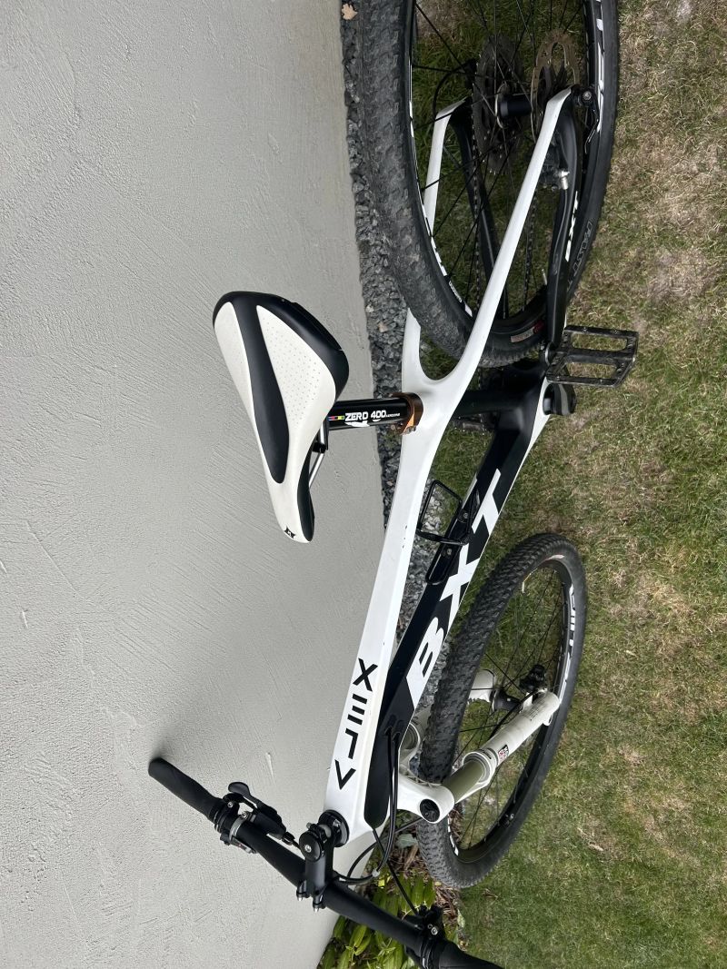 Dámské, dětské karbonové kolo 11kg, špičkové osazení, pro 150-165cm,Praha