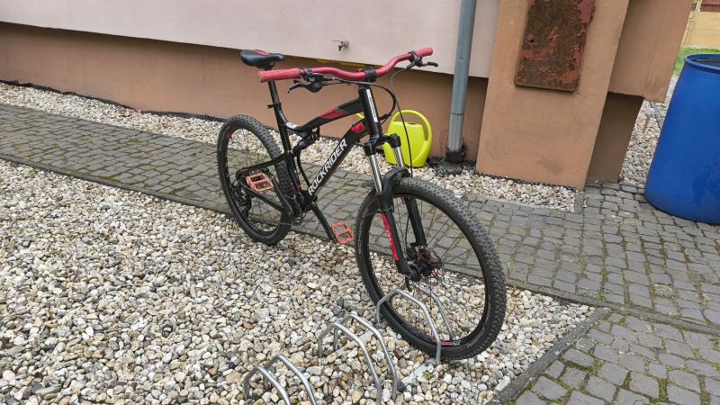 Celoodpružený Rockrider ST530S (jednopřevodník, hydraulické kotoučové brzdy) 