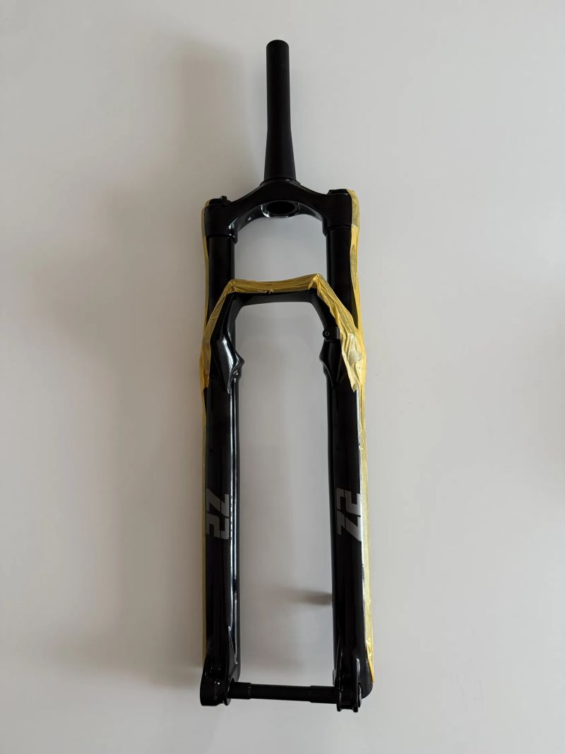 Prodám novou odpruženou vidlici Marzocchi Z2, zdvih 130 mm