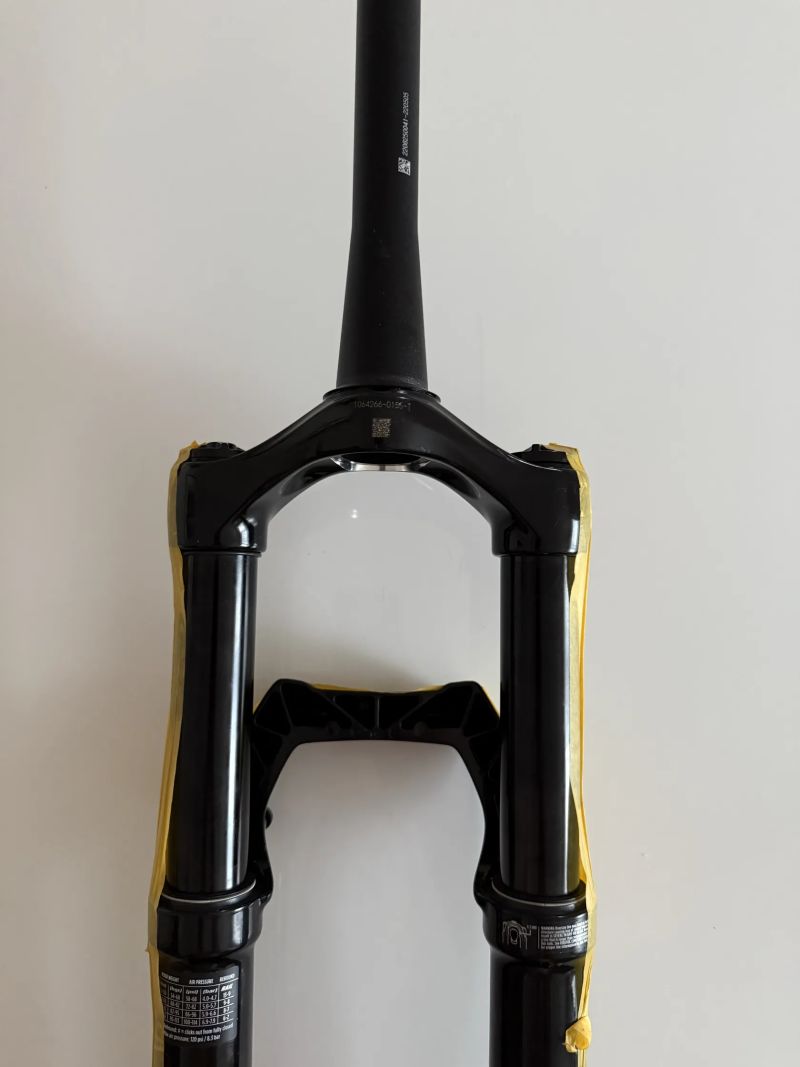 Prodám novou odpruženou vidlici Marzocchi Z2, zdvih 130 mm