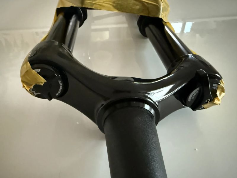 Prodám novou odpruženou vidlici Marzocchi Z2, zdvih 130 mm