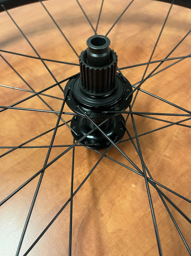 Prodám nová zapletelná kola Giant AM 29" s ořechem Microspline