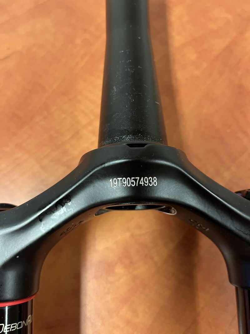 Prodám minimálně jetou vidlici Rock Shox Yari 29" 130 mm 