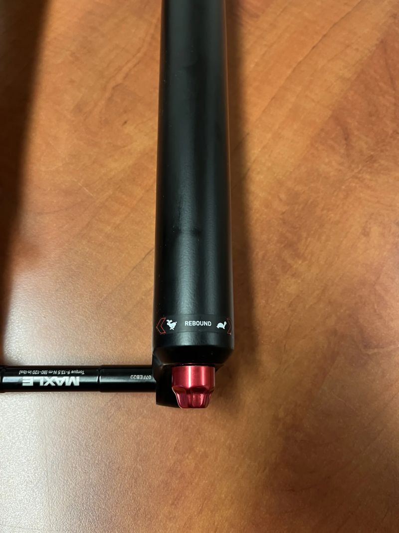 Prodám minimálně jetou vidlici Rock Shox Yari 29" 130 mm 