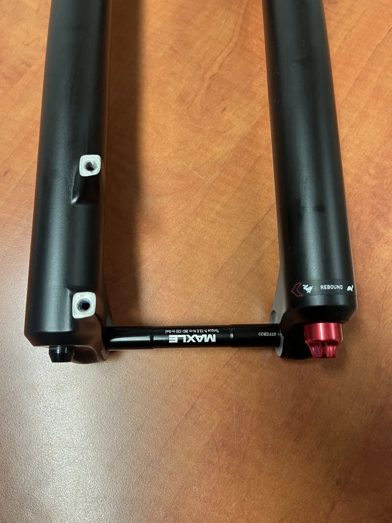 Prodám minimálně jetou vidlici Rock Shox Yari 29" 130 mm 