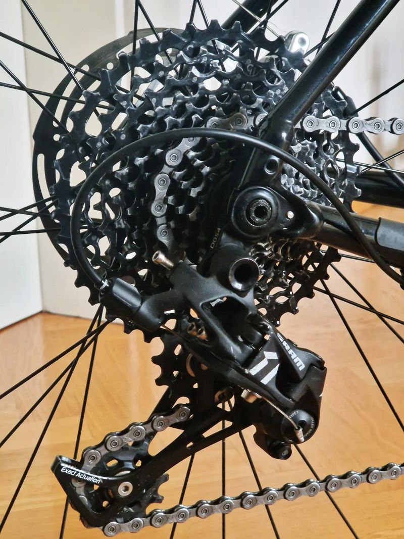 Fuji Jari 1.5 / SRAM Apex 1x11 / velmi dobrý stav / cca 1000 km