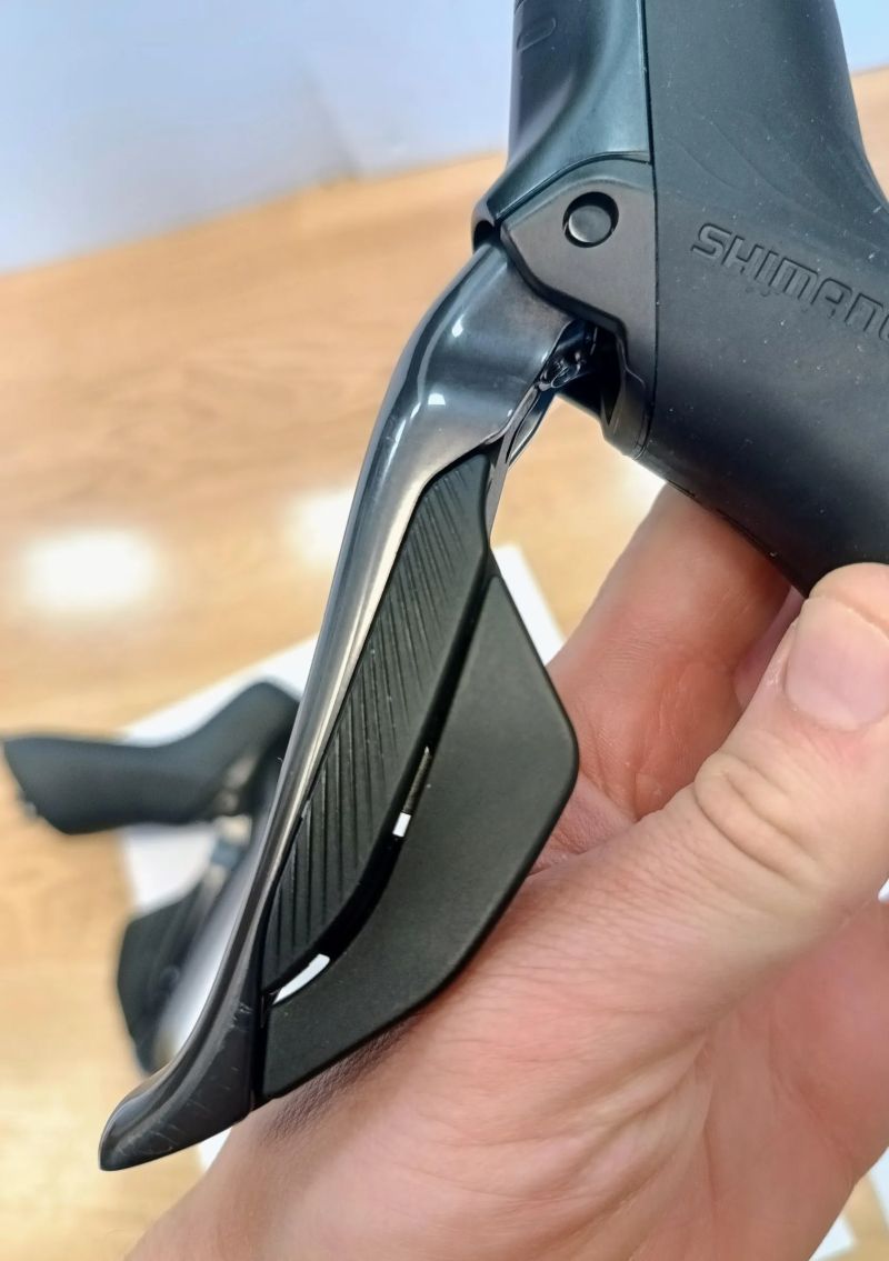 Řadící/brzdové páky + třmeny SHIMANO Ultegra Di2 ST-R8170 2x12