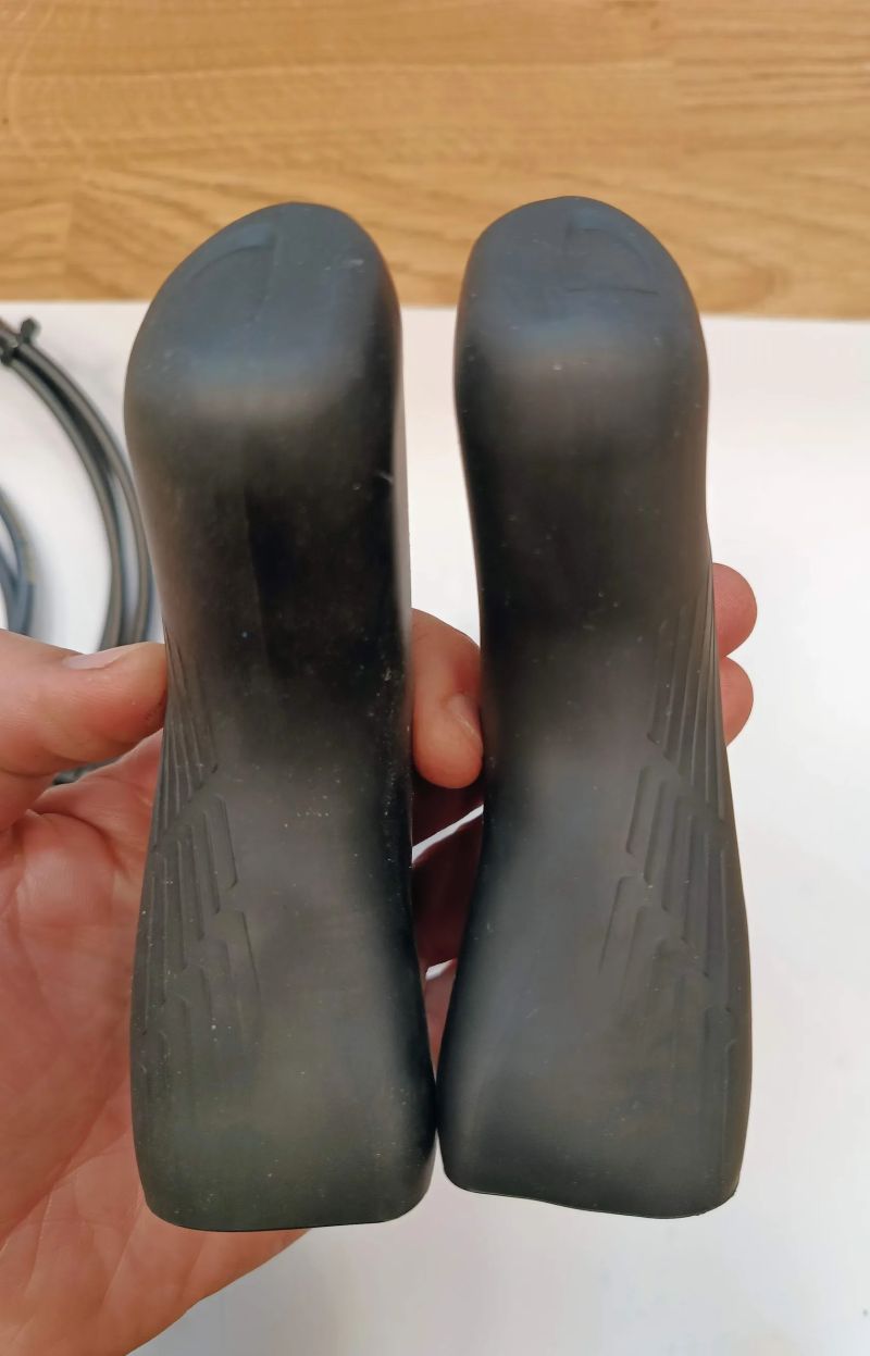 Řadící/brzdové páky + třmeny SHIMANO Ultegra Di2 ST-R8170 2x12