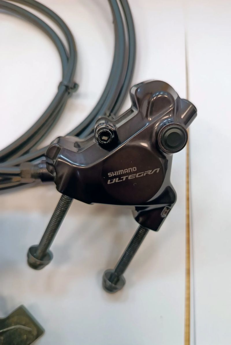 Řadící/brzdové páky + třmeny SHIMANO Ultegra Di2 ST-R8170 2x12