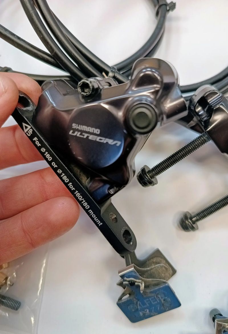 Řadící/brzdové páky + třmeny SHIMANO Ultegra Di2 ST-R8170 2x12