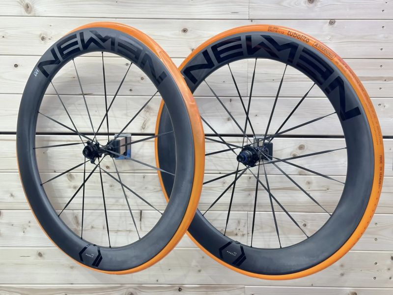 Newmen Streem Sprint S.60/S.66 | Sram XDR | Vonoa karbon paprsky | Tubolito duše | váha 1360 gramů