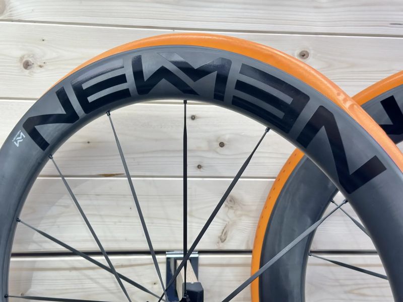 Newmen Streem Sprint S.60/S.66 | Sram XDR | Vonoa karbon paprsky | Tubolito duše | váha 1360 gramů